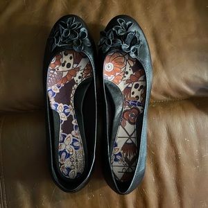 Born BOC Leather Flats with Leather Flower Size 11 - NWOT